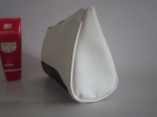 Le borse cosmetiche della chiusura lampo messe, impermeabilizzano la borsa di trucco di viaggio per le donne