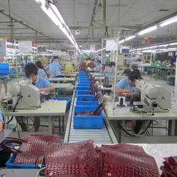 Dongguan Jing Hao Handbag Products Co., Limited, linea di produzione in fabbrica